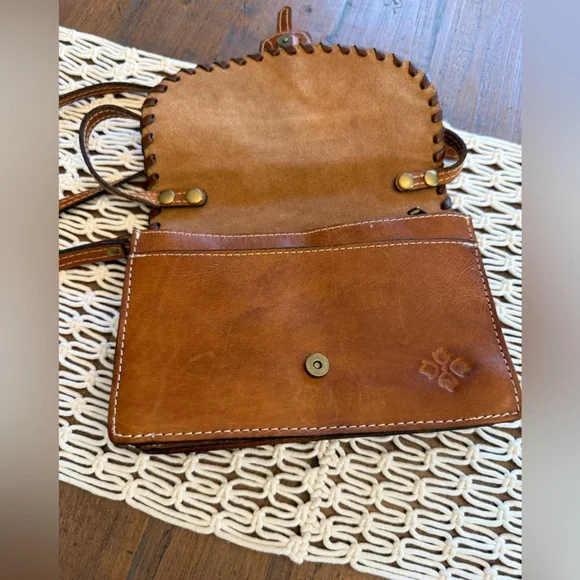 Patricia Nash retired crossbody/wristlet combo brown. Many compartments - Picture 2 of 8